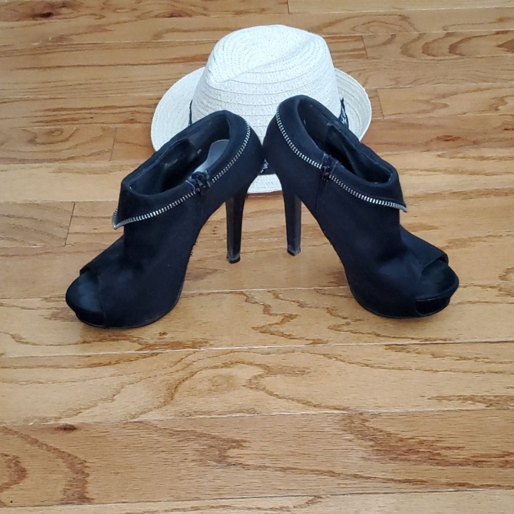 Body Central black 4 in heels - Picture 2 of 8
